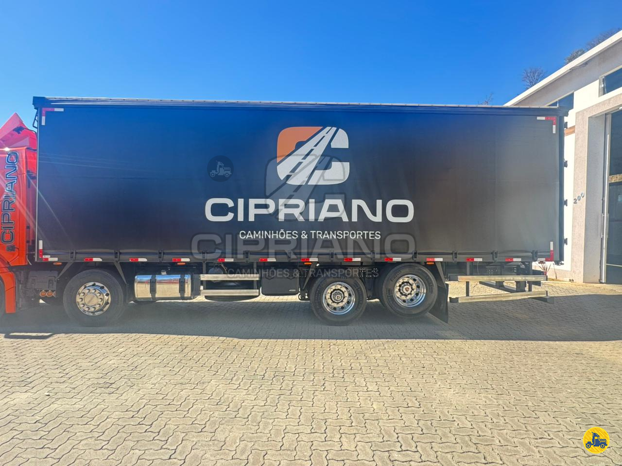 CARROCERIA SOBRE CHASSI  BITRUCK BAU SAIDER Cipriano Caminhões PASSA QUATRO MINAS GERAIS MG